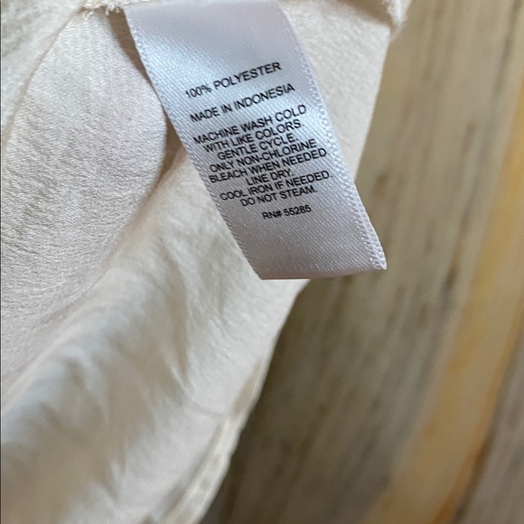 Express NWOT Satin Neck Tie Back White Sleeveless Blouse V-Neck - Picture 4 of 5